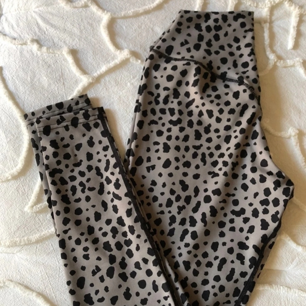Balance Athletica snow leopard leggings S